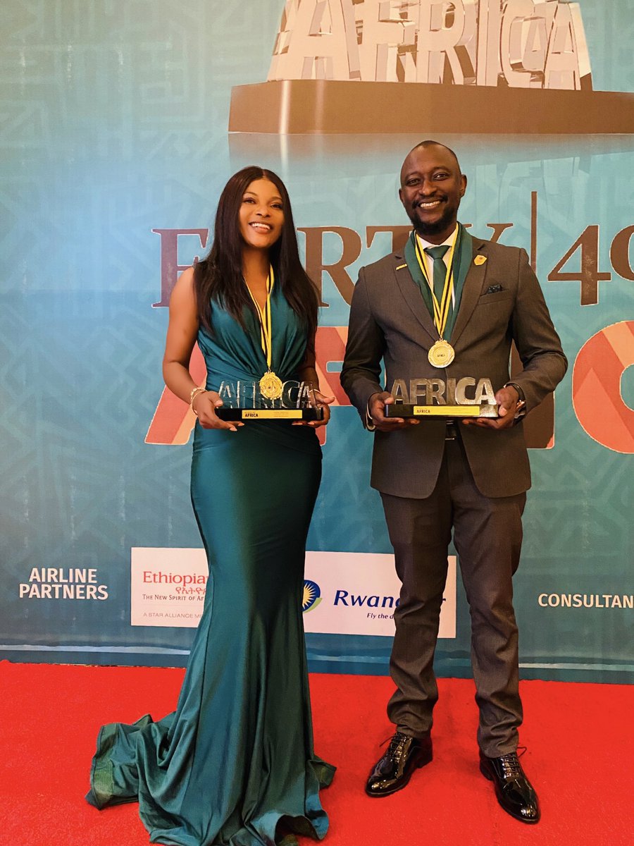 TitiTraore4's tweet photo. J’ai le plaisir de vous annoncer que j’ai été honoré aux awards 40 under 40 award Africa dans la catégorie « Event management » où j’ai remporté le prix de la meilleure dans son domaine.
#40under40 #africa #227nigerwedding🇳🇪 #tititraore 
#awardwinning https://t.co/nFMJ53hge0