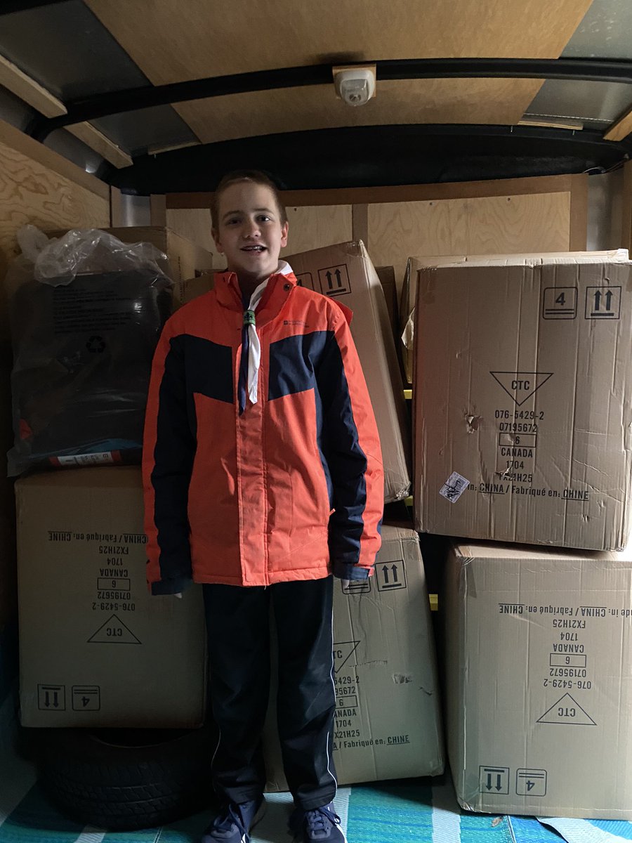 Pitmanme's tweet photo. A huge thank you to Canadian Tire, Stone road in #Guelph. They reached out donated 50 sleeping bags to #operation5000. Thank you for helping us provide warmth to Ukrainians in need.
#StandWithUkraine #27thguelph #chiefscout @scoutscanada https://t.co/1vYMSG15BS
