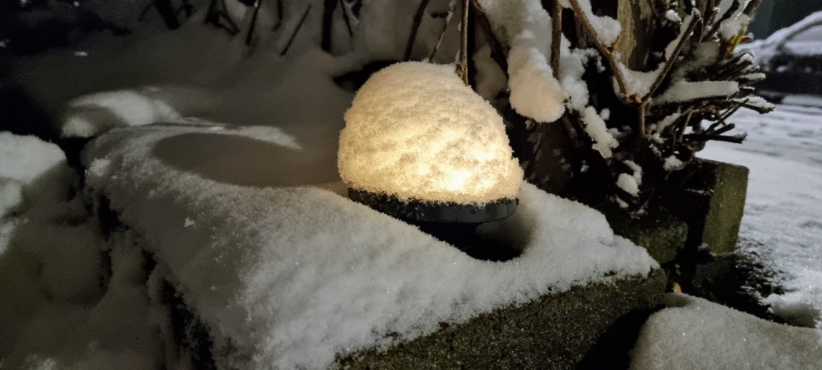 lightsbytes's tweet photo. 10-12cm Schnee werden's gewesen sein #heuteNacht am #Schürufer in Dortmund - kein #Aprilscherz aber ohne @BvB ): @Kachelmannwettr (; #april #snow #snowart #coldsnaps https://t.co/Fvb3vwKAT6