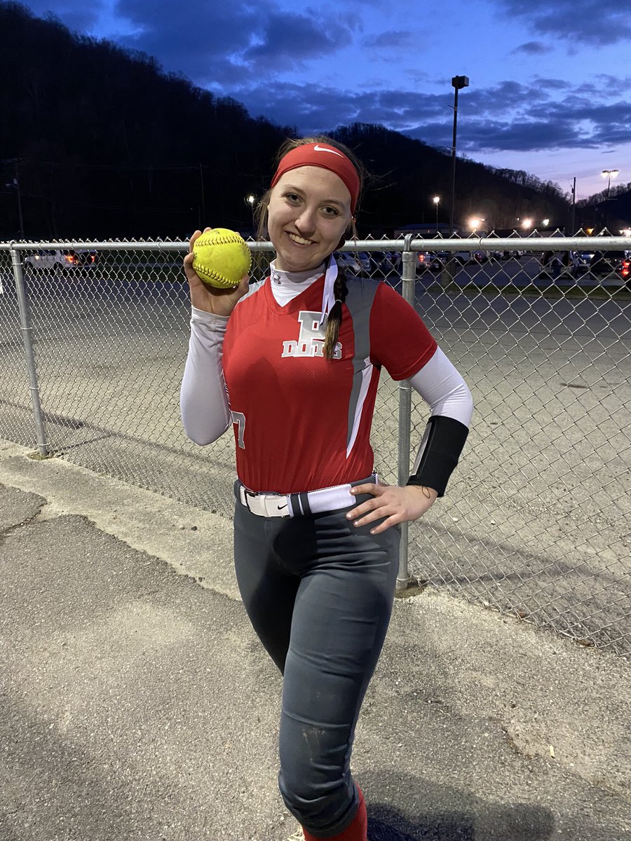 LindzieRunions's tweet photo. 💣’s @pocasoftball @wv_vipers https://t.co/ne6mP3npeM
