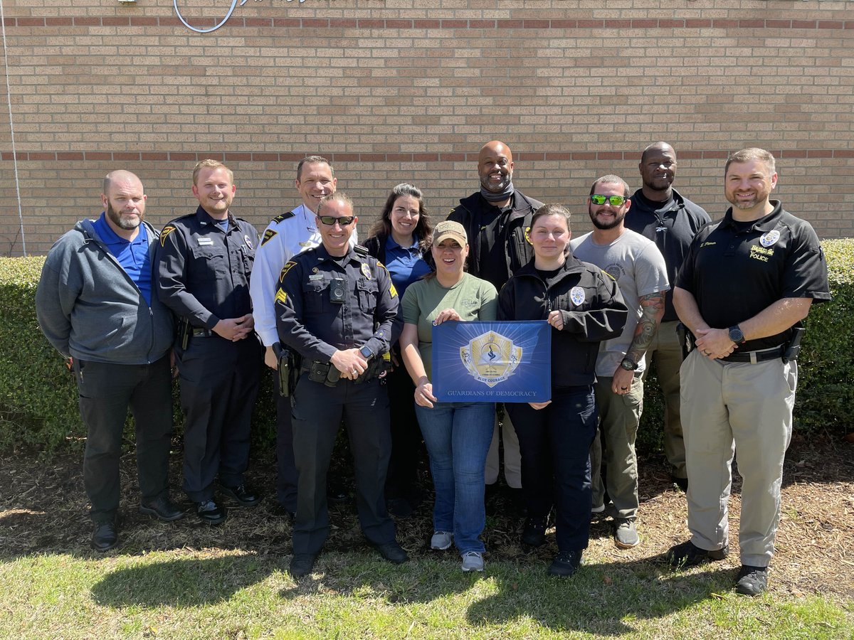 bluecourage's tweet photo. Congratulations to the newest Blue Courage trainers for the Fayetteville Police Department!! Thank you CRI-TAC! #bluecourage #fayettevillencPD #CRITAC #LEleadershipdevelopment https://t.co/RaaLPO3zvM