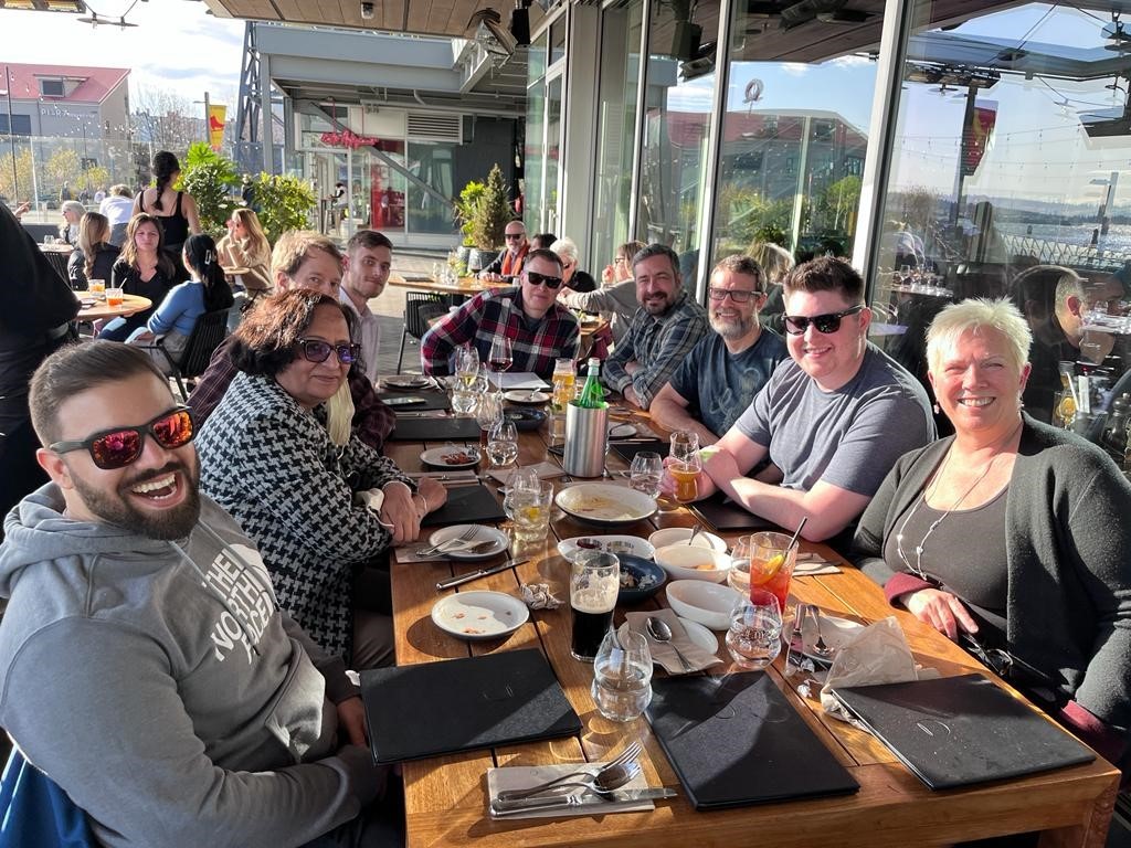 cooljazzer's tweet photo. As pandemic conditions loosen up #BlueShoreTech Dev Team blows off the virtual for the physical & finally gets a chance hang out & enjoy #GoodFood #GoodDrinks #GoodConversations &
#GreatTeamComradery @JoeysCanada #NorthVan #BlueShoreLife #RelaxRefreshRecharge #BlueShoreRockin https://t.co/WPMKGOpi1G