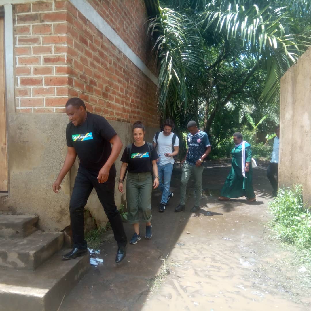 childaidtz's tweet photo. Eva, we welcome you with open arms and thank you so much for providing your support to the children at  #Mapinduziprimaryschool in #ifakara
#educatetanzanianchildren
#childrenscharity
#justus
#volunteer https://t.co/GZSdA6L0pE