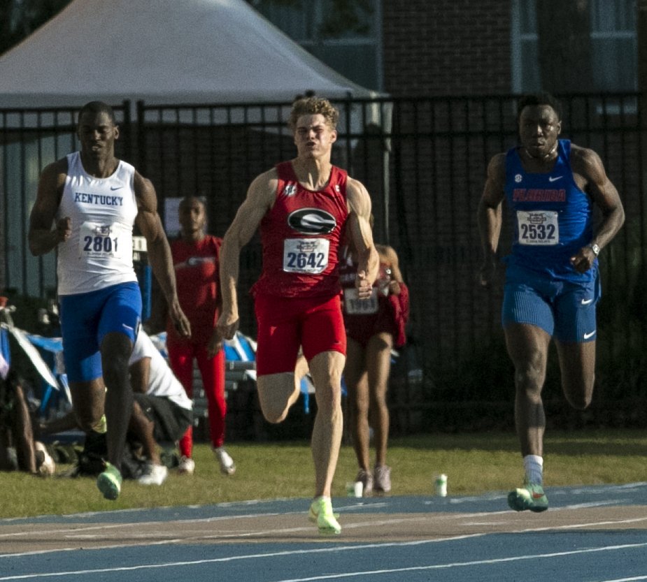 UGATrack's tweet photo. 🔥Matthew Boling's drops a 20.32 in his '22 200m debut. Following his 10.03s 100m last week at FSU Relays, that is another best season opener for the #Dawg.

#GoDawgs #FLRelays https://t.co/fAzkV0nC0C