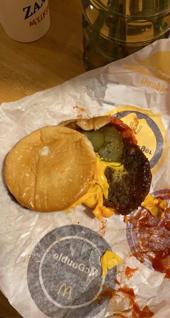 sam_neill2's tweet photo. @McDonalds ummmm your sixes rd canton ga employees need some retraining……….this is literally how they thought this burger would be presentable https://t.co/eWeymi7oFI