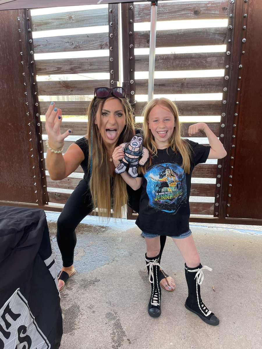 JENNACIDE000's tweet photo. So happy to see my #1 Fan!! 🤖 ♥️ #musclearmy @MissionProWres Meet & Greet!!! #maniaweekend @SteelCageLounge https://t.co/etNWnjpt2S
