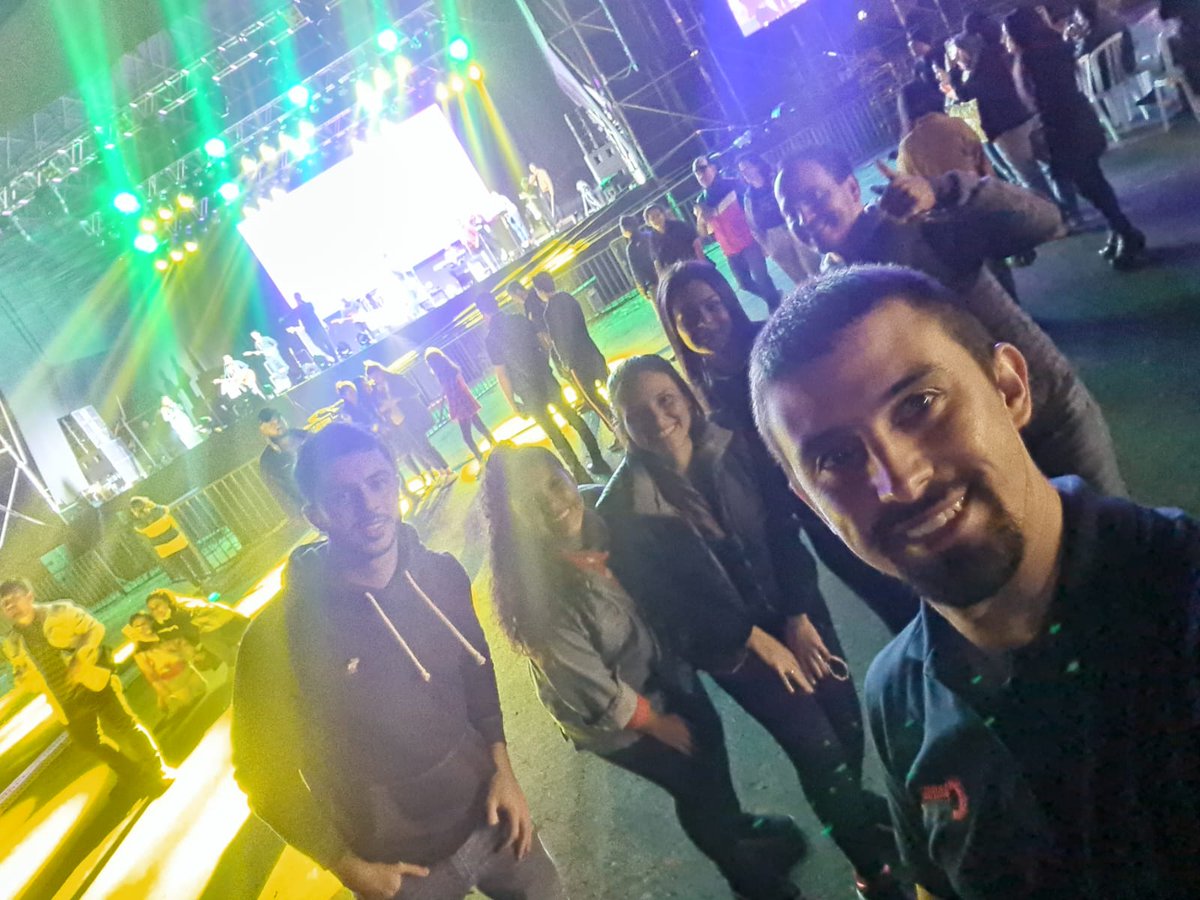 DurMaga's tweet photo. Todo listo! No te lo podés perder!!! Ansiosos de ver lo que Dios va a hacer.
#mqv21años #avanzaconfe https://t.co/lfqFR8X6x2
