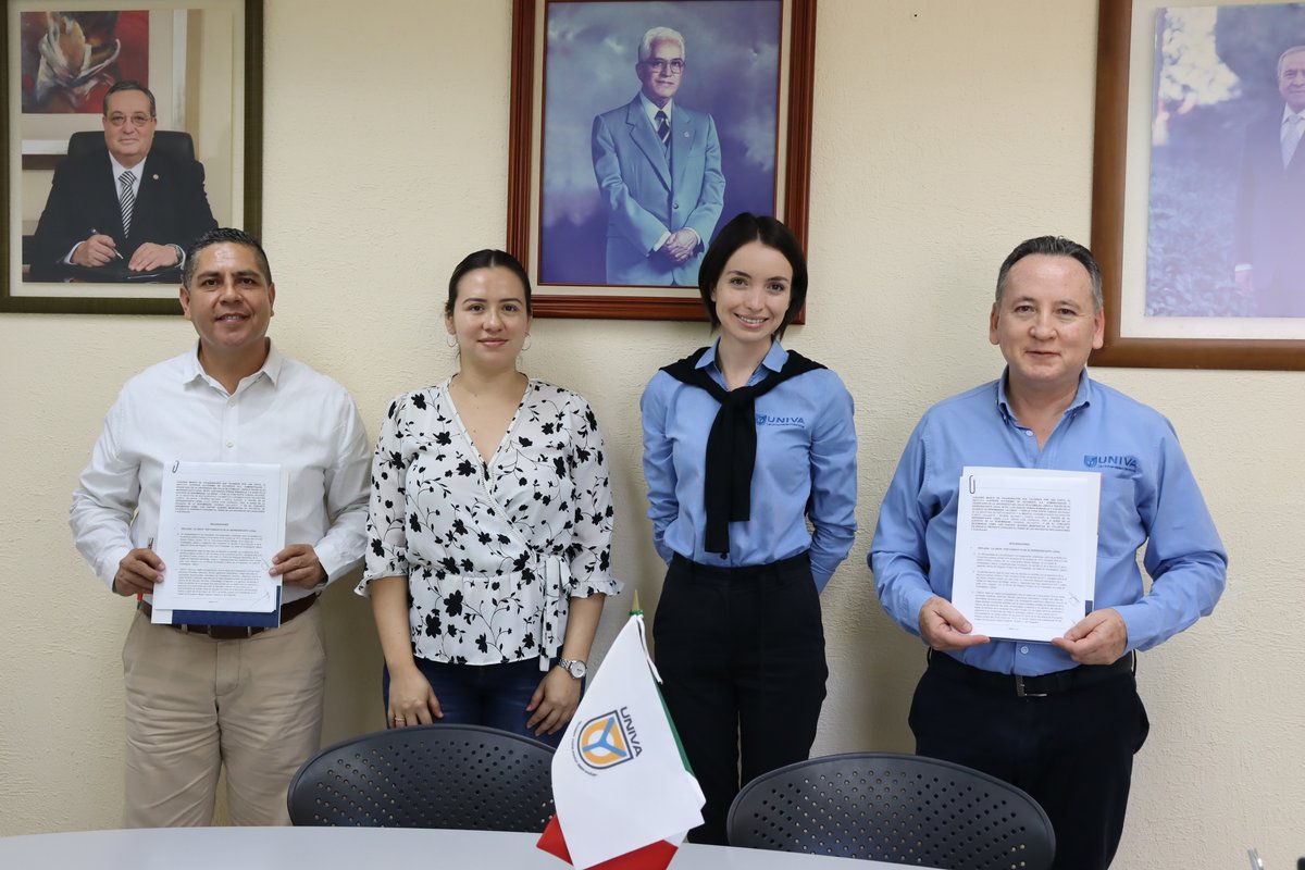 UNIVAVallarta's tweet photo. @CANIRACVALLARTA  y #UNIVAVallarta firman un convenio de vinculación, que permitirá el desarrollo de los estudiantes en proyectos de servicio social y consultoría empresarial; oportunidades que permiten #CrecerComoTúQuieres https://t.co/TV13pFpVST