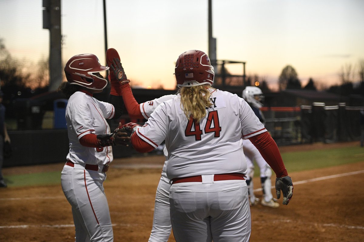 WKUSoftball's tweet photo. E4 | WKU 5, FIU 0

We add another run on a sac fly from Bailey Curry! https://t.co/f7sI01b5XC