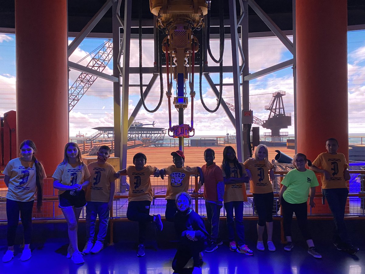 ms_c_carey's tweet photo. This is us. It was a beautiful day to have a beautiful day.

#HMNS 
#KatyISD
#STEM
#RREPride https://t.co/JjCHF4rSa3