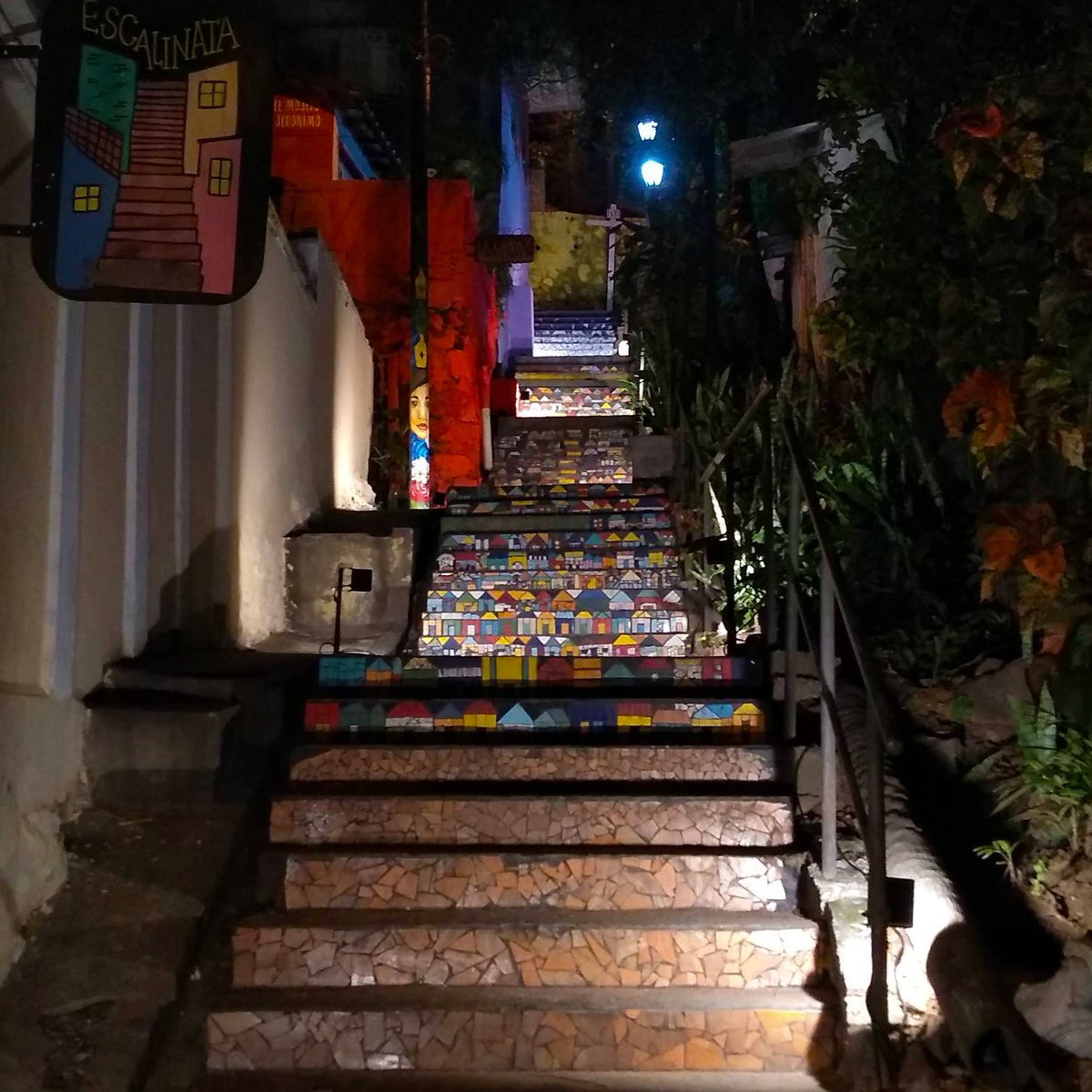 victorman79's tweet photo. Una esquina de mi barrio (foto vieja, igual con un poco de pilas vuelve) #lomasanjeronimo #asuncion #paraguay https://t.co/Lp9FzU06WE