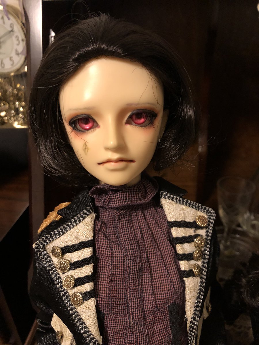 gogono_darko's tweet photo. #4月になったのでフォロワーさんに自己紹介しようぜ

作家ドールやキャストドールたち（合計十数人）に囲まれながら、気ままに吸血鬼や夢魔たちの創作設定を呟くアカウント。たまに音楽作ったり絵も描きます。腐の香りがする時があります気をつけて！
1枚目のドールの作家様たちは人物タグを参照。 https://t.co/aINkfsF5Rj