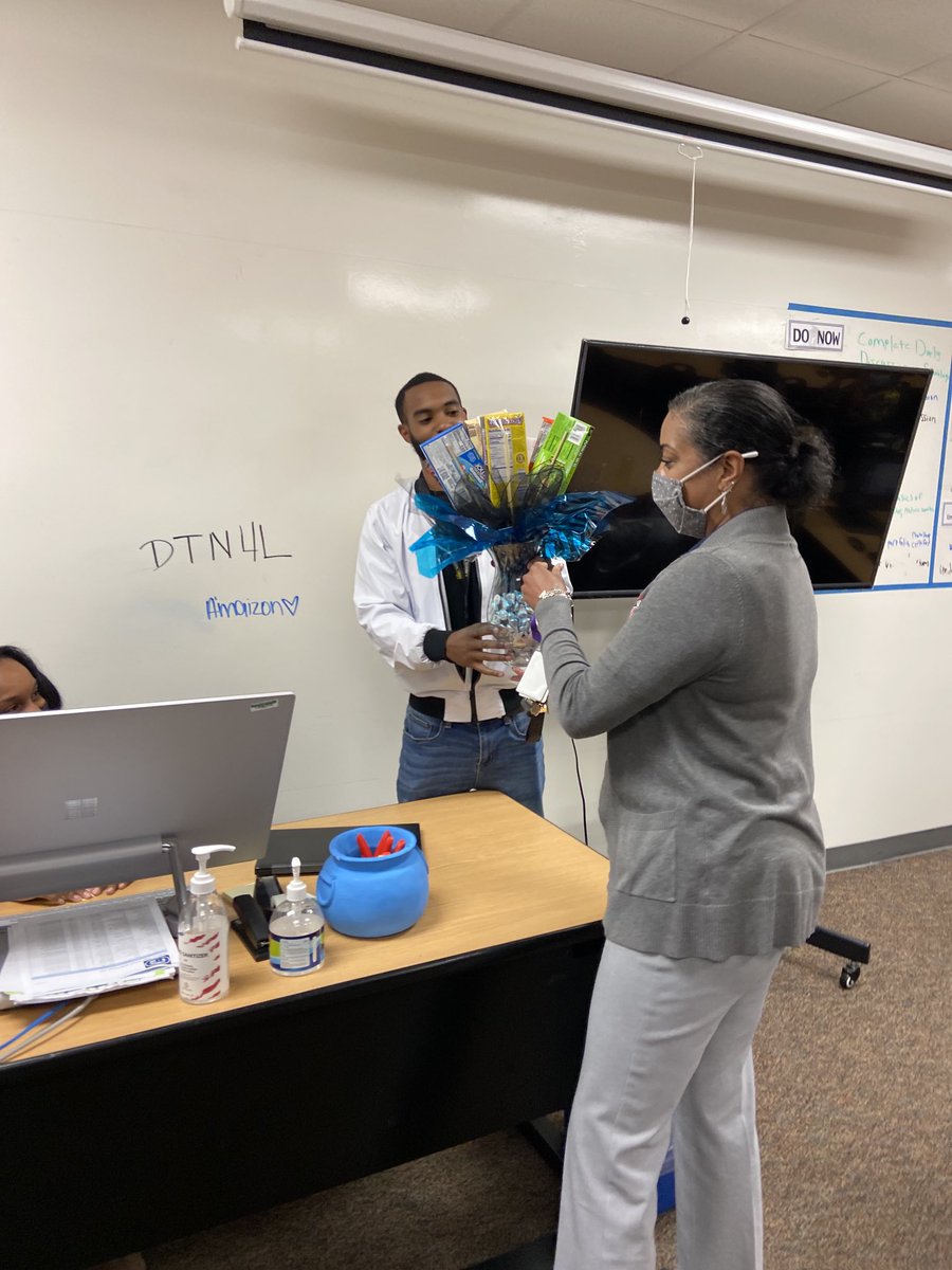 lucyvelez03's tweet image. Congratulations to Mr. Holmes!  Dekaney HS Rookie Teacher of the year! 🐾 ⁦@DekaneyFootball⁩ ⁦@Dekaneywildcat⁩ ⁦@DHS_CTE_Law⁩ ⁦@CteNths⁩