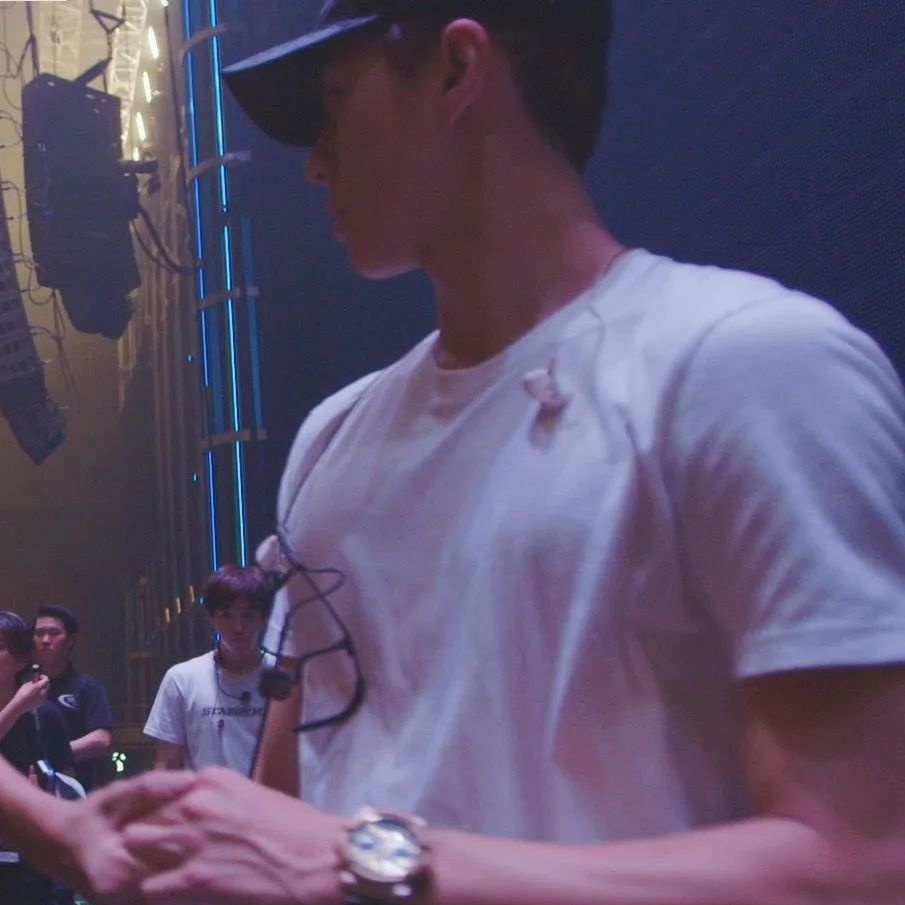 94LOOKS's tweet image. THIS SEHUN

#SEHUN #세훈