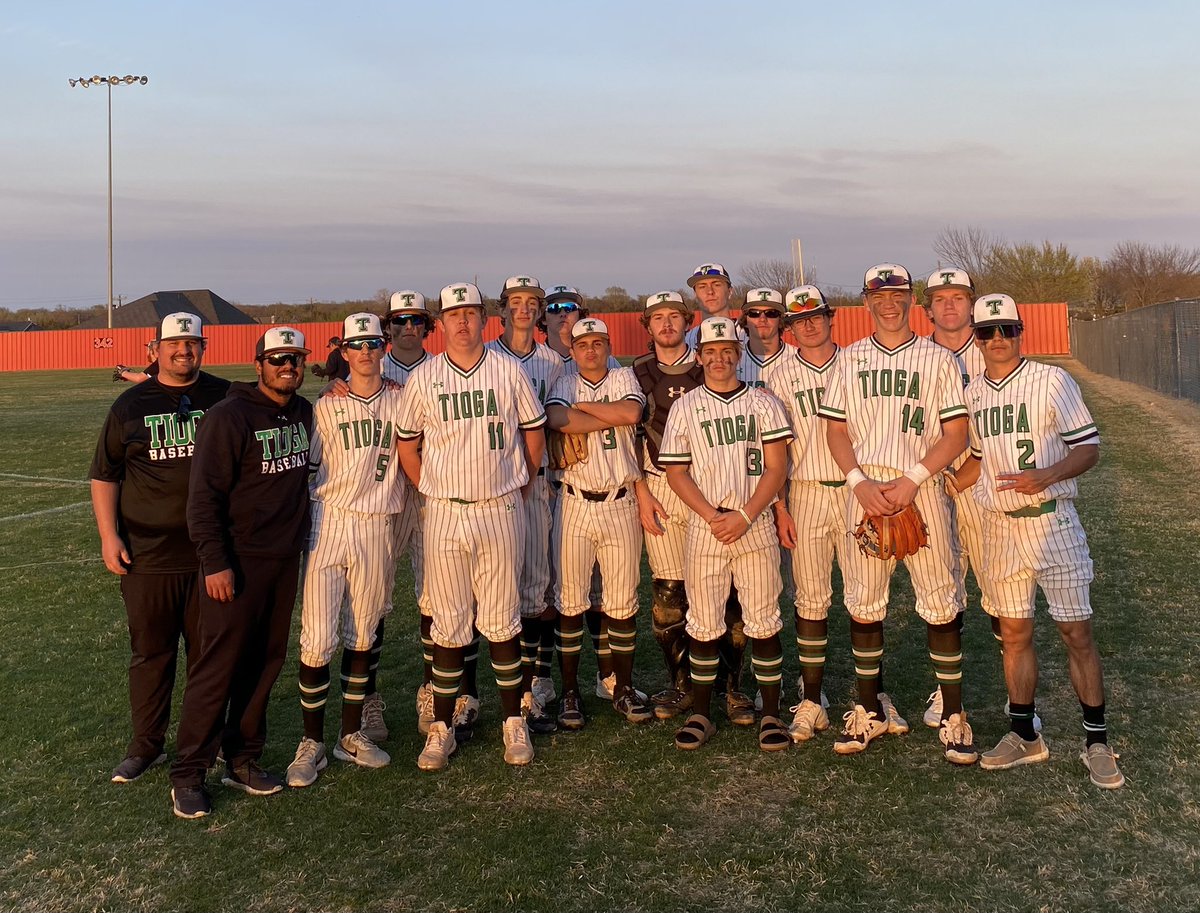 Bulldogs got the W!! 11-2 in Trenton tonight!! Way to go T!!💚🐾