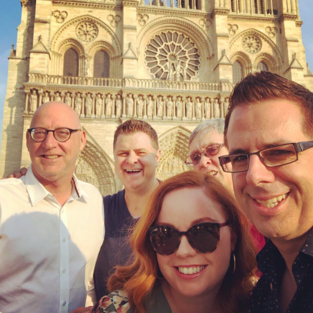 Laura Bain tweet media