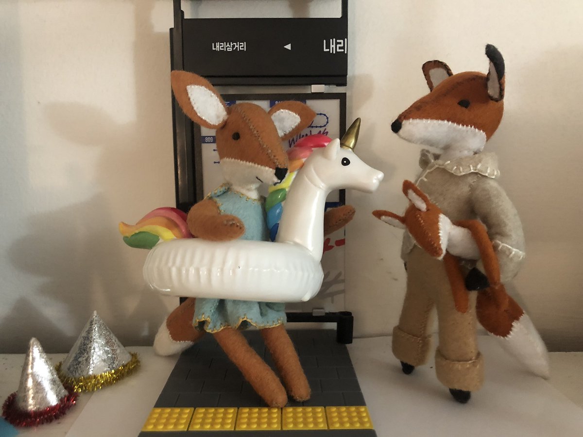 TinyJooning's tweet photo. Tiny June and her friend Tiny Hoppy are ready to go to the beach! https://t.co/y14NFKV9nP