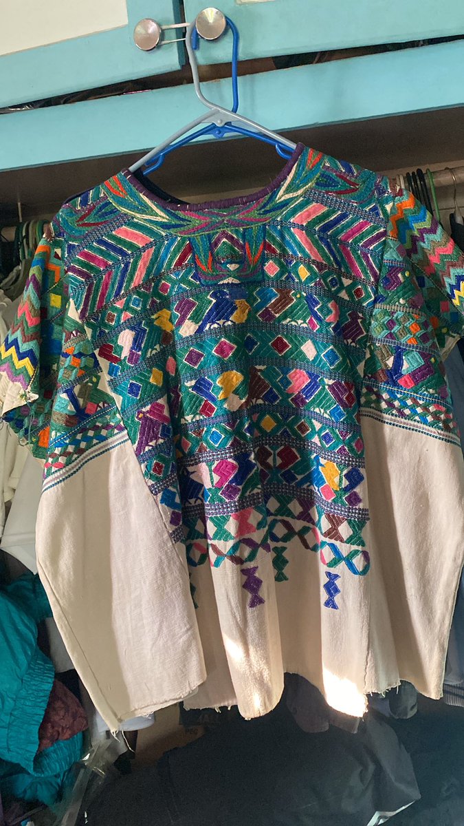 gothpartera's tweet photo. #NativeTwitter #INDIGENOUS #huipil #embroidery #NDNTwitter
does anyone know where this huipil embroidery is from?
my best friend is cleaning her moms closet out (my elder) & wanted me to have this
i just cant recall where it’s from
it looks like it’s possibly from Guatemala https://t.co/EeZCBF5oya