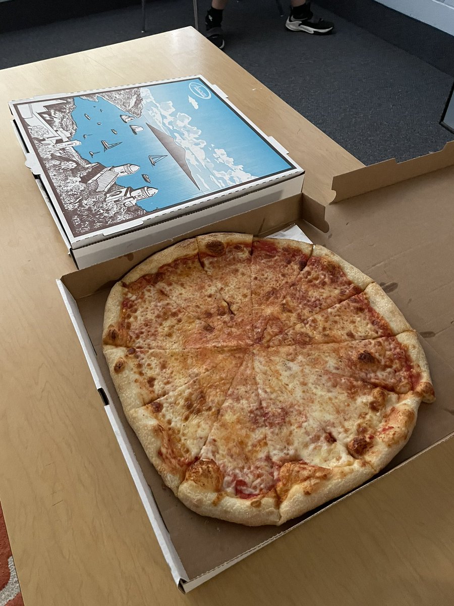 Meeting baseline in March means pizza and a movie 🍕🎬 thanks Macopin pizza!