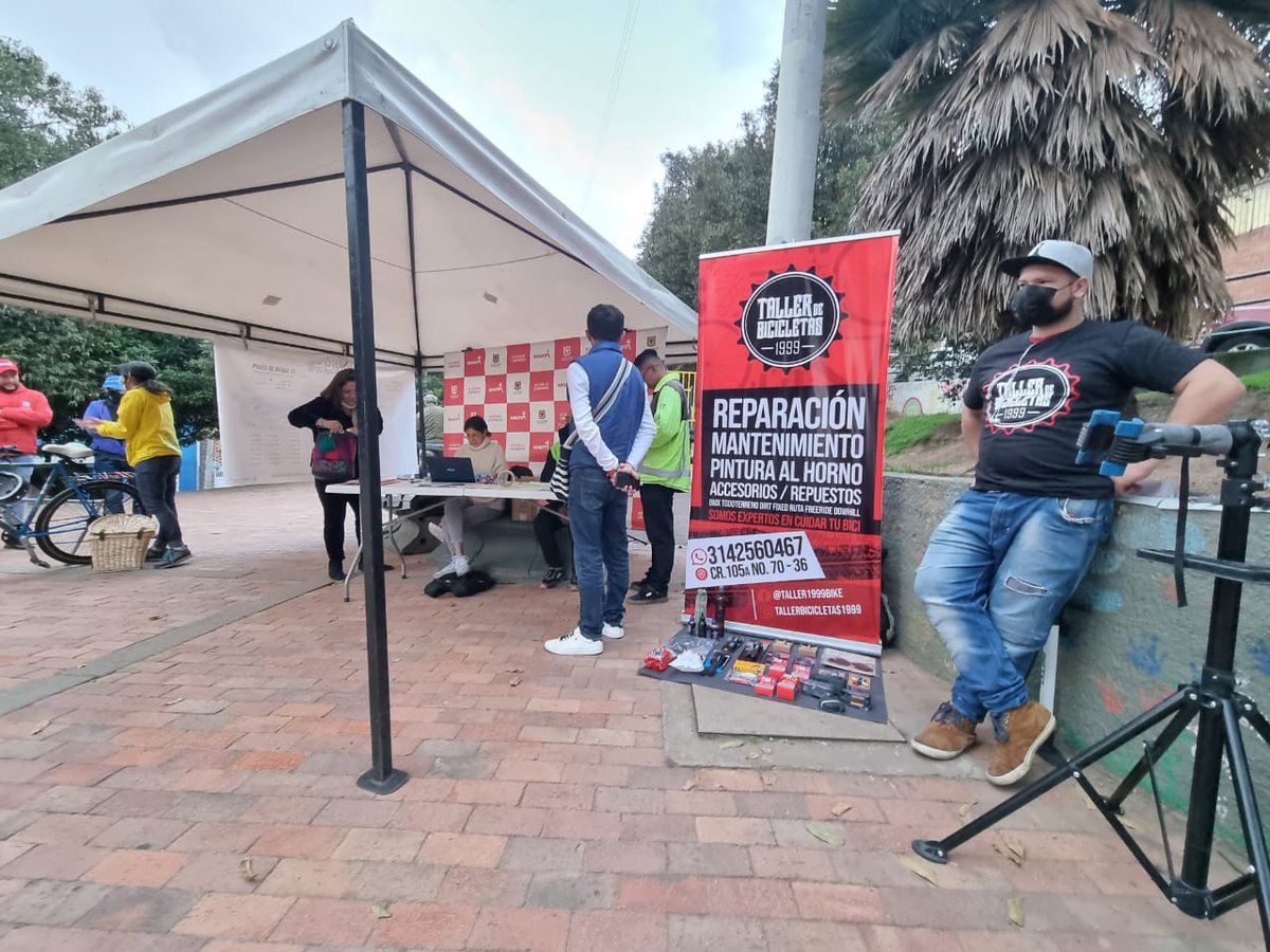 OscarRamosCal's tweet photo. Somos #ChapiDistritoCultural 🎭
📣 Pasamos la tarde en #DistritoCH disfrutando de las actividades programadas para los amantes de las bicicletas.
📣 Mañana tendremos una gran agenda cultural y gastronómica para todos los gustos. ¡Los esperamos en el Parque Portugal! https://t.co/KLolG4vOO9