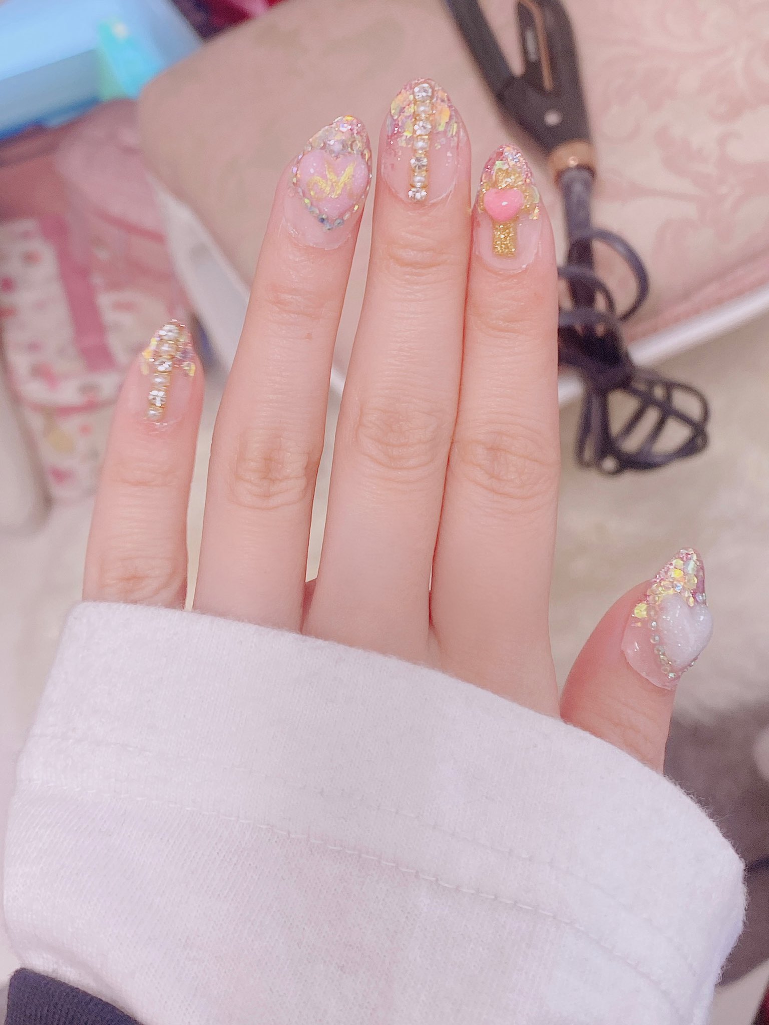 あやり ネイル自分でやったから汚いんだけど海夢のイニシャル書いてデザインも海夢イメージしたん ヽ 廿d廿 ラヴ T Co Yo4pyktane Twitter