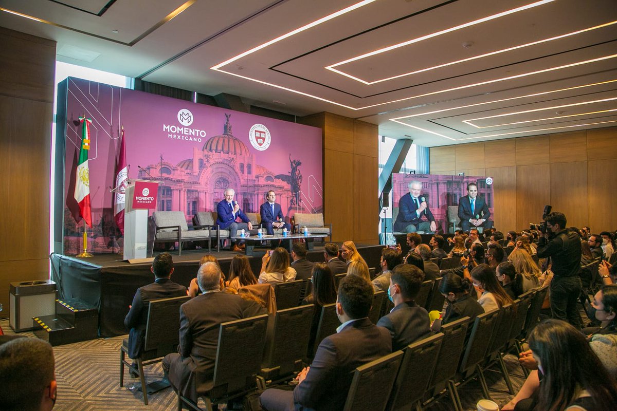 SantiagoCreelM's tweet photo. Agradezco la invitación a @Momento_mex organizado por @Mxharvard. Es un honor compartir con las y los jóvenes mi experiencia y opinión; México necesita reconstruirse y fortalecer sus instituciones, sin duda mi vocación es el servicio público y seguiré trabajando por un mejor país https://t.co/d5N91so51B