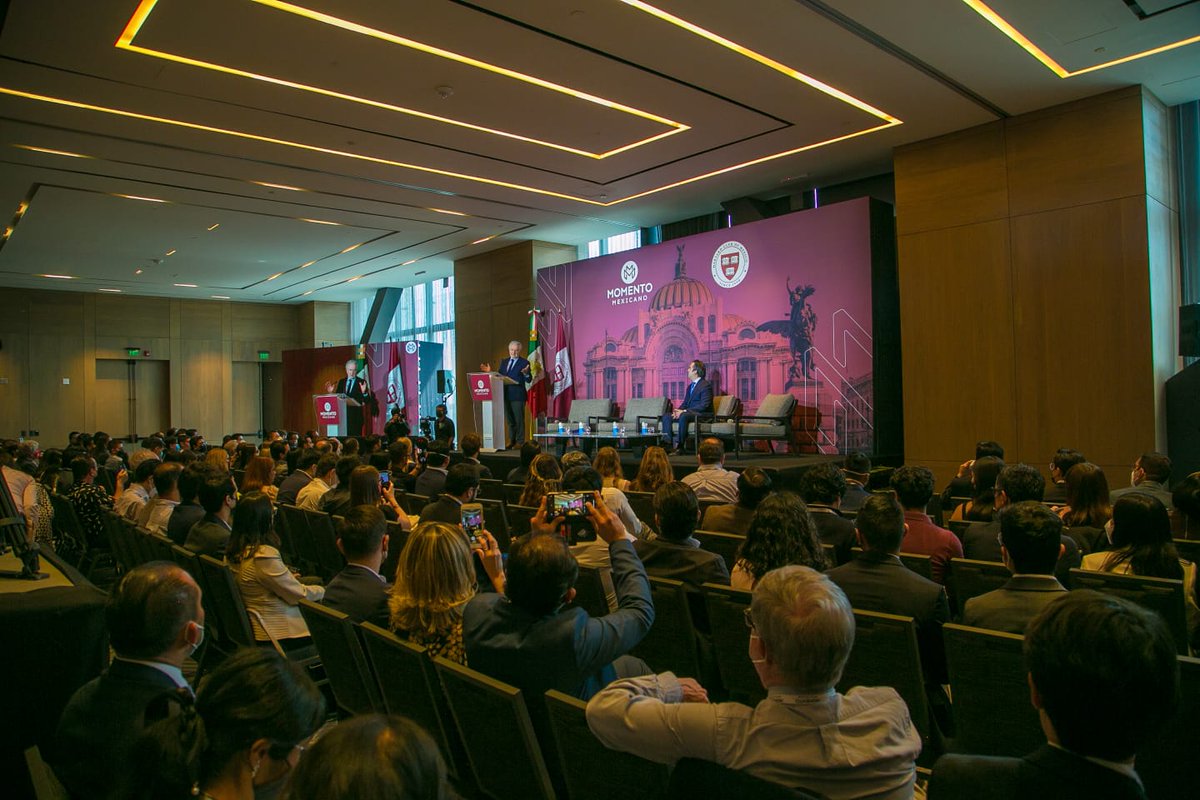 SantiagoCreelM's tweet photo. Agradezco la invitación a @Momento_mex organizado por @Mxharvard. Es un honor compartir con las y los jóvenes mi experiencia y opinión; México necesita reconstruirse y fortalecer sus instituciones, sin duda mi vocación es el servicio público y seguiré trabajando por un mejor país https://t.co/d5N91so51B