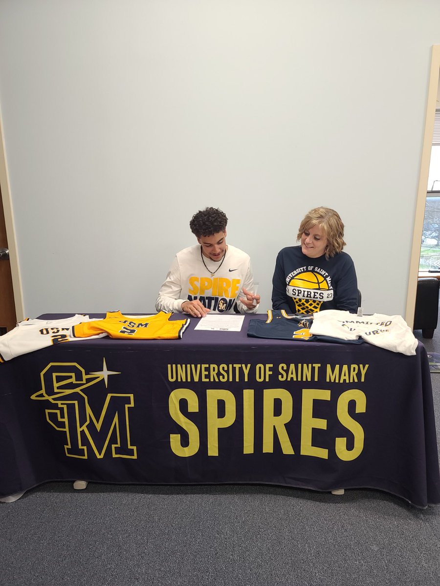 TaytonBrown2's tweet photo. Excited to be part of the family! It’s Official!🔵🟡#GOSpires
@CoachBrownUSM @Carmichael_USM @CoachLiamUSM @USM_basketball https://t.co/q3BXsJBETv