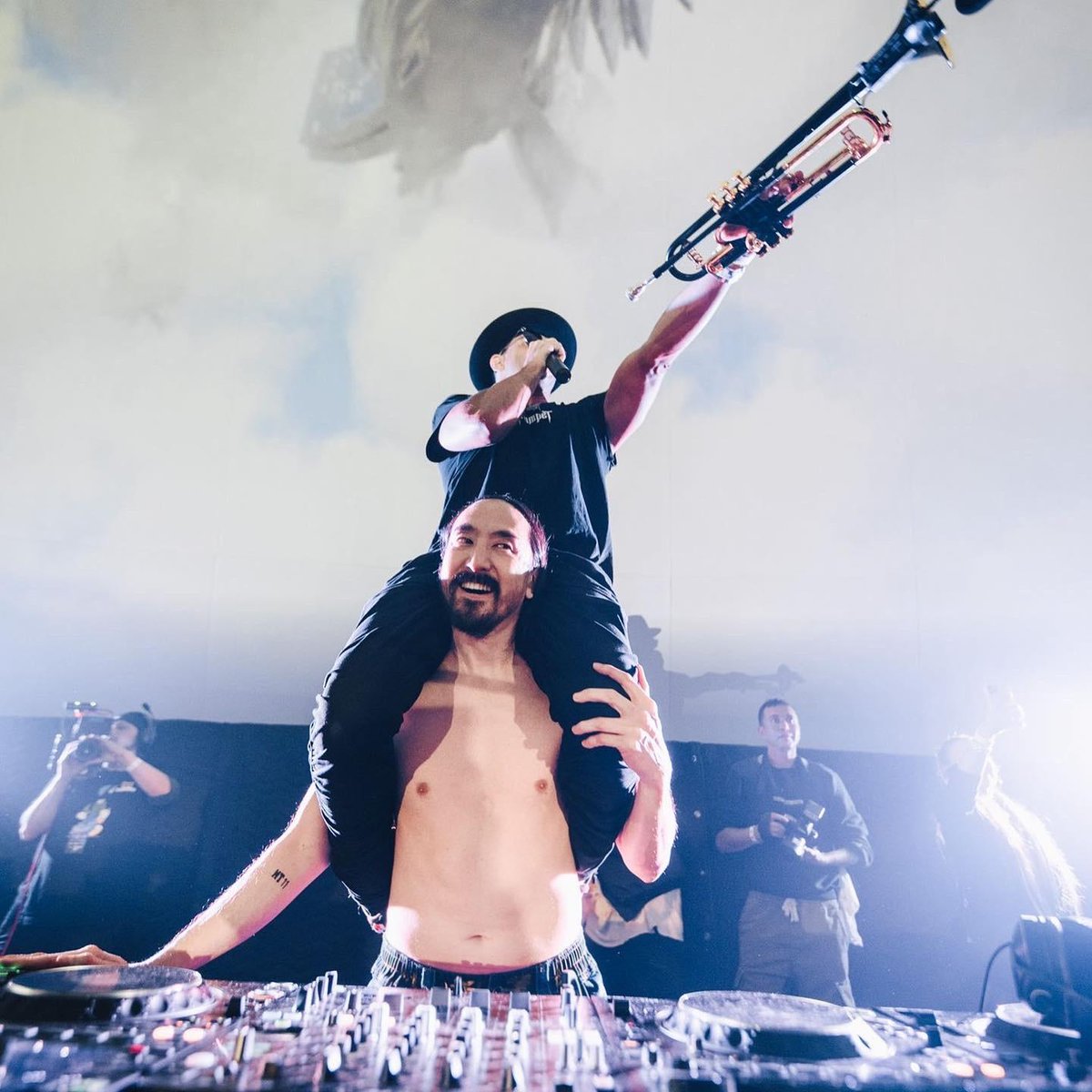 TimmyTrumpet's tweet photo. NFT LA with my brother @steveaoki 💥 https://t.co/UWtEKPhgmu