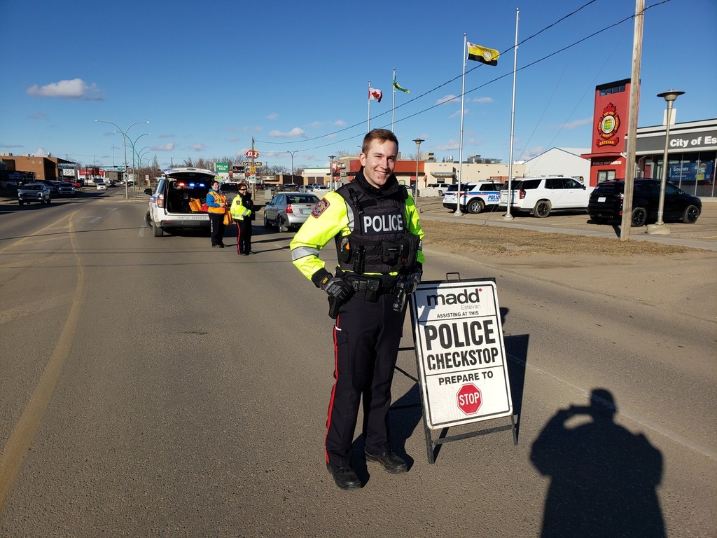 Estevan_Police's tweet photo. SGI check stops being conducted tonight in various locations. MADD volunteers out with EPS and WPS members. Please plan a safe ride home, or have designated drivers. #sgitweets #MADDwashere https://t.co/XeIMkrJJ4Z