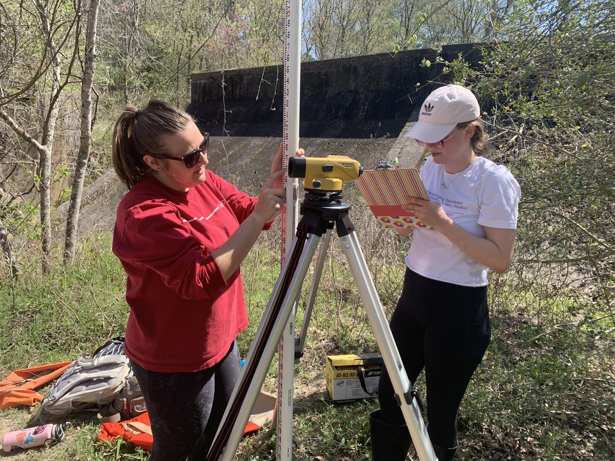 SHSUgeo's tweet photo. 🌎 Geography professor, Dr. Ross Guida, and his Geomorphology students were out at the Biological Field Station on this beautiful afternoon, doing stream profiles, measuring stream velocity and slope, and calculating discharge 🌞 https://t.co/irZVbp5mDS