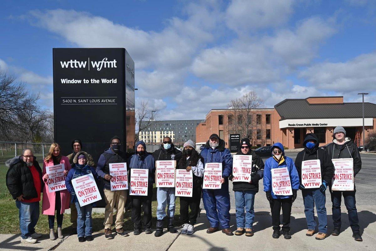 stacydavisgates's tweet photo. @wttw *revoked* medical insurance from striking workers during a pandemic. I met a worker today, on the picket line, who is battling cancer. He no longer has health insurance. The workers at IBEW1220 are strong and their fight is righteous. https://t.co/MVOXh2Ei2V