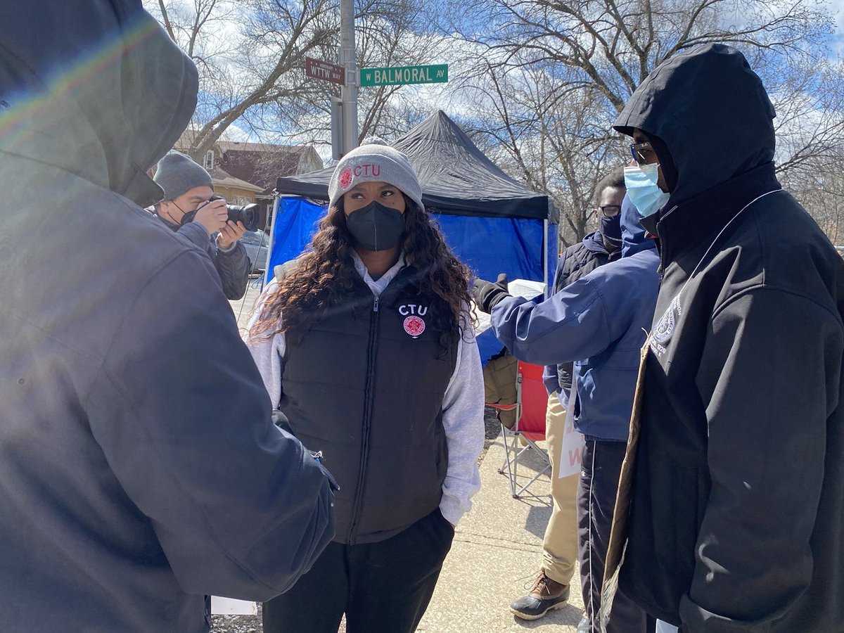 stacydavisgates's tweet photo. @wttw *revoked* medical insurance from striking workers during a pandemic. I met a worker today, on the picket line, who is battling cancer. He no longer has health insurance. The workers at IBEW1220 are strong and their fight is righteous. https://t.co/MVOXh2Ei2V