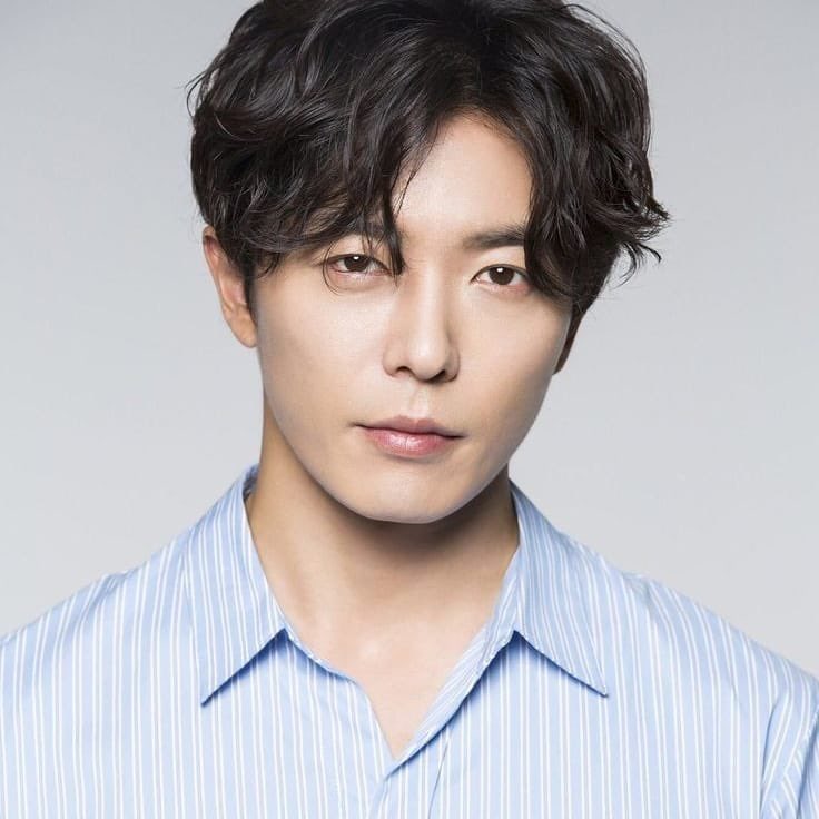 infodrakor_id's tweet photo. Happy birthday 39 thn #KimJaeWook 🎁🎉

#HappyKimJaeWookDay 💕 https://t.co/CFoSw4NQb8