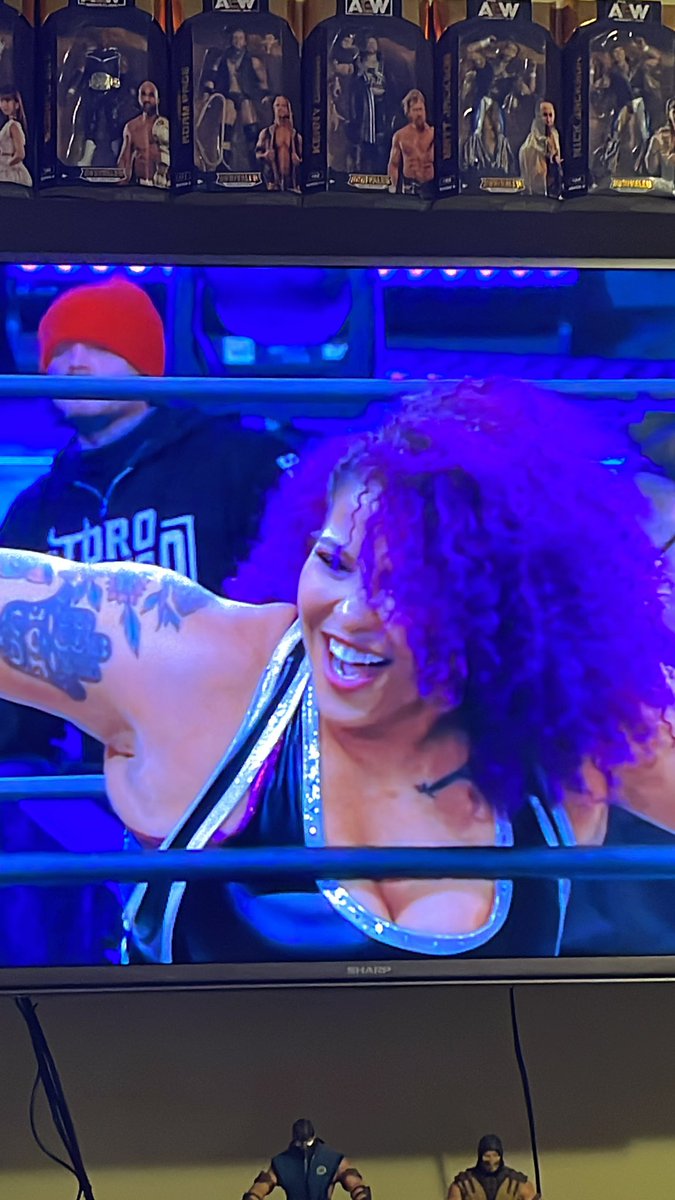 NYHC_RAY's tweet photo. This is so awesome seeing @willowwrestles on #SupercardOfHonor #PrettyAndGritty #BigHairBigSmile https://t.co/zPYXZ6QNbg