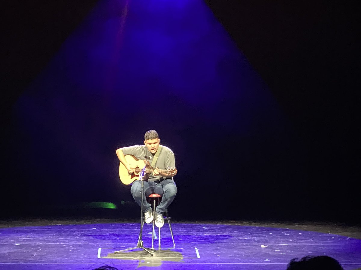 DAWGS2022's tweet photo. #ahsgottalent wow! https://t.co/NsGV8ooijZ
