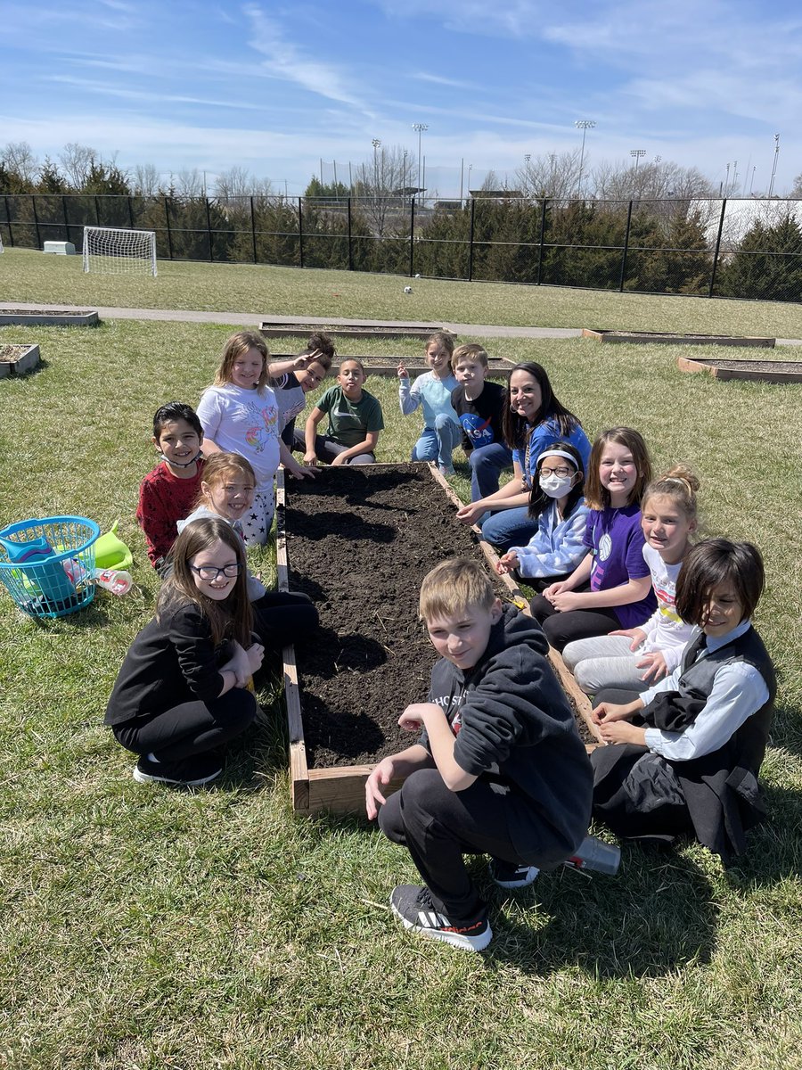 LHLionsSMSD's tweet photo. It was a great day for our Lions to plant the gardens! https://t.co/8RrqvEObis