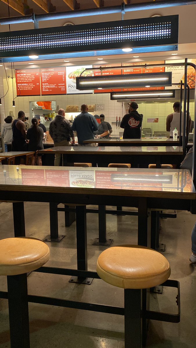 WhereDebAt's tweet photo. Why does every @Chipotle on the North side of Charlotte, NC STRUGGLE? https://t.co/e9gyR2ZR7N