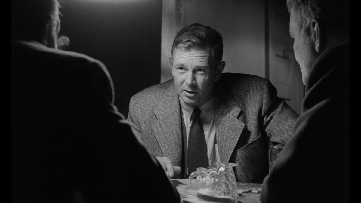 The Killing (1956) is about a seemingly-perfect racetrack heist set up by a ex-con looking to get out for good.