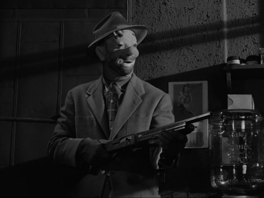 The Killing (1956) is about a seemingly-perfect racetrack heist set up by a ex-con looking to get out for good.