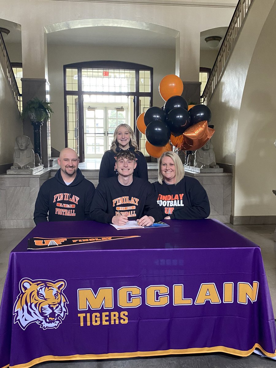 SethWise107's tweet photo. #1team 🧡🖤 https://t.co/Ore5JJjiKm