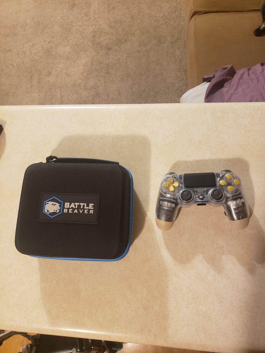 T_Gallant32's tweet photo. My new @BattleBeaver controller! Definitely worth the wait! Shoutout to @Repullze for the discount! Thank you Papa ❤ https://t.co/DDLKPxATNJ