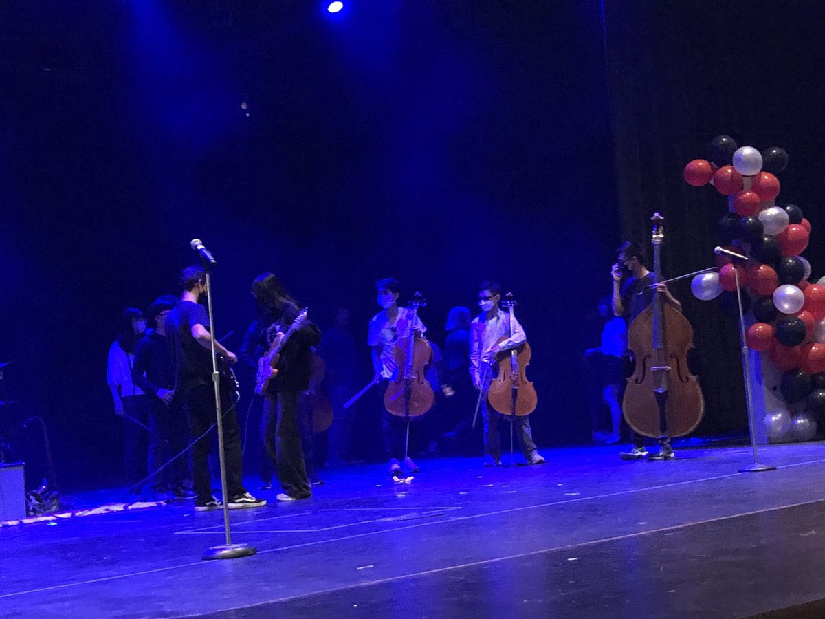 SFAHS_Bulldogs's tweet photo. I see teachers, I see students, this is gonna be good!! #ahsgottalent https://t.co/KpDEFNx7XK