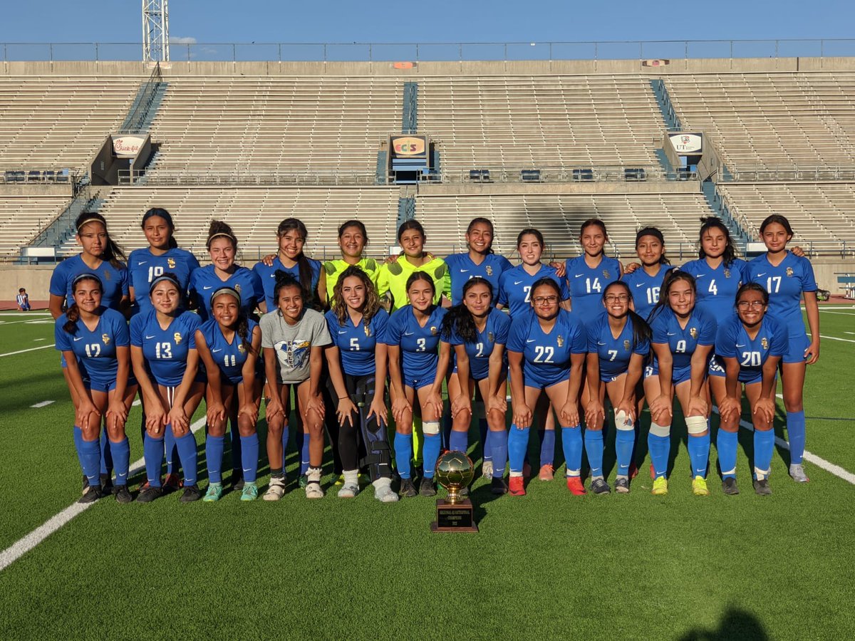 MiguelMendezSE's tweet photo. San Eli girls win 5-1 against Canyon HS in the regional quarterfinals! On to sweet 16! Goals by Judith Hernandez (2) and Dyvette Trejo (2). Last goal came off a shot by Angela Chairez. Proud of these amazing young ladies. Vamos San Eli! #sehsthebest https://t.co/2lflJRLtvl