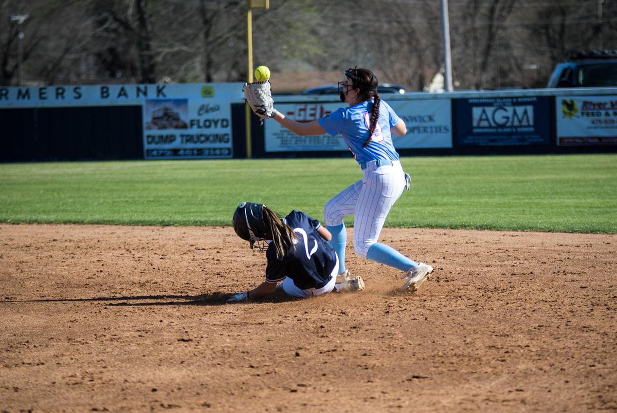 PeggyRoweps's tweet photo. Macey Cutsinger #2 with steals/slides at 2nd and 3rd @macey_cutsinger @BJCherry2 @tim_radio https://t.co/Xvin0LYWmt