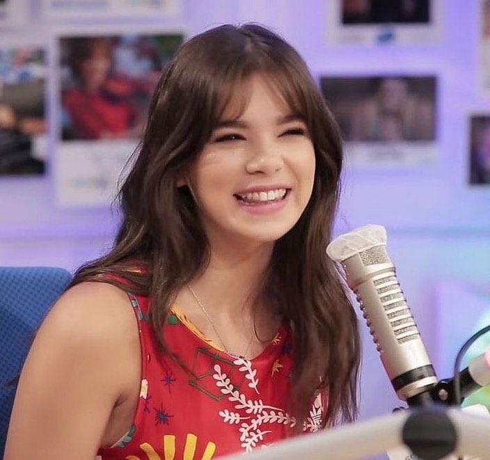 TrHailee's tweet photo. 🥰 Hailee Steinfeld 

#Day853 https://t.co/tJiA95xatv