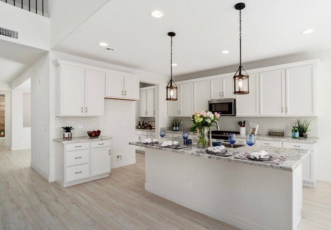 cmurphy702's tweet photo. โClosedโ in Verrado! Congrats to Chris & Melissa, my latest homebuyers! Relocated from Oregon & had to find a home quickโฆ Thankfully, we got them under contract fast & then closed in 2 short weeks!
WELCOME to ARIZONA!
๐ตโ๏ธ๐๐โค๏ธ๐กโค๏ธ๐ #movingtoAZ #gratefulforreferrals https://t.co/drI9DrSv1t