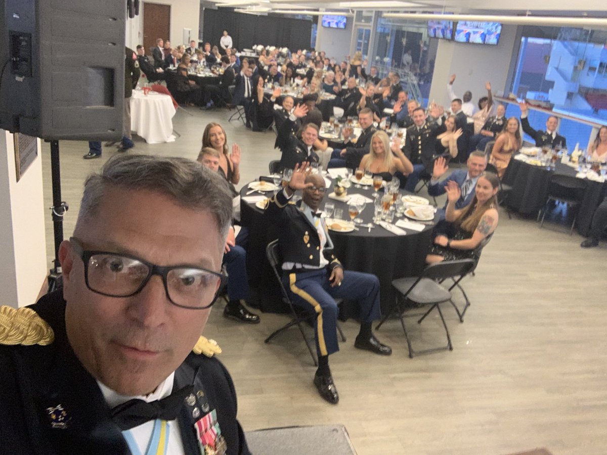 jeffreyvan6's tweet photo. Ole Miss ROTC Dining Out, Magnolia BN.  Thanks for letting me present.  Good luck class of 2022. Magnolia BN Always Ready.  Hell Yeah, Damn right! https://t.co/7t1Vjng6cG
