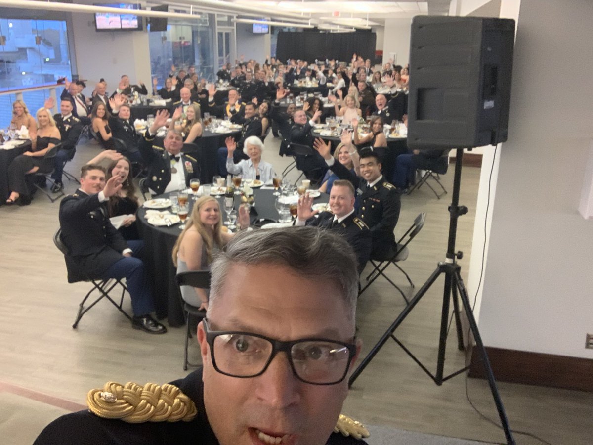 jeffreyvan6's tweet photo. Ole Miss ROTC Dining Out, Magnolia BN.  Thanks for letting me present.  Good luck class of 2022. Magnolia BN Always Ready.  Hell Yeah, Damn right! https://t.co/7t1Vjng6cG