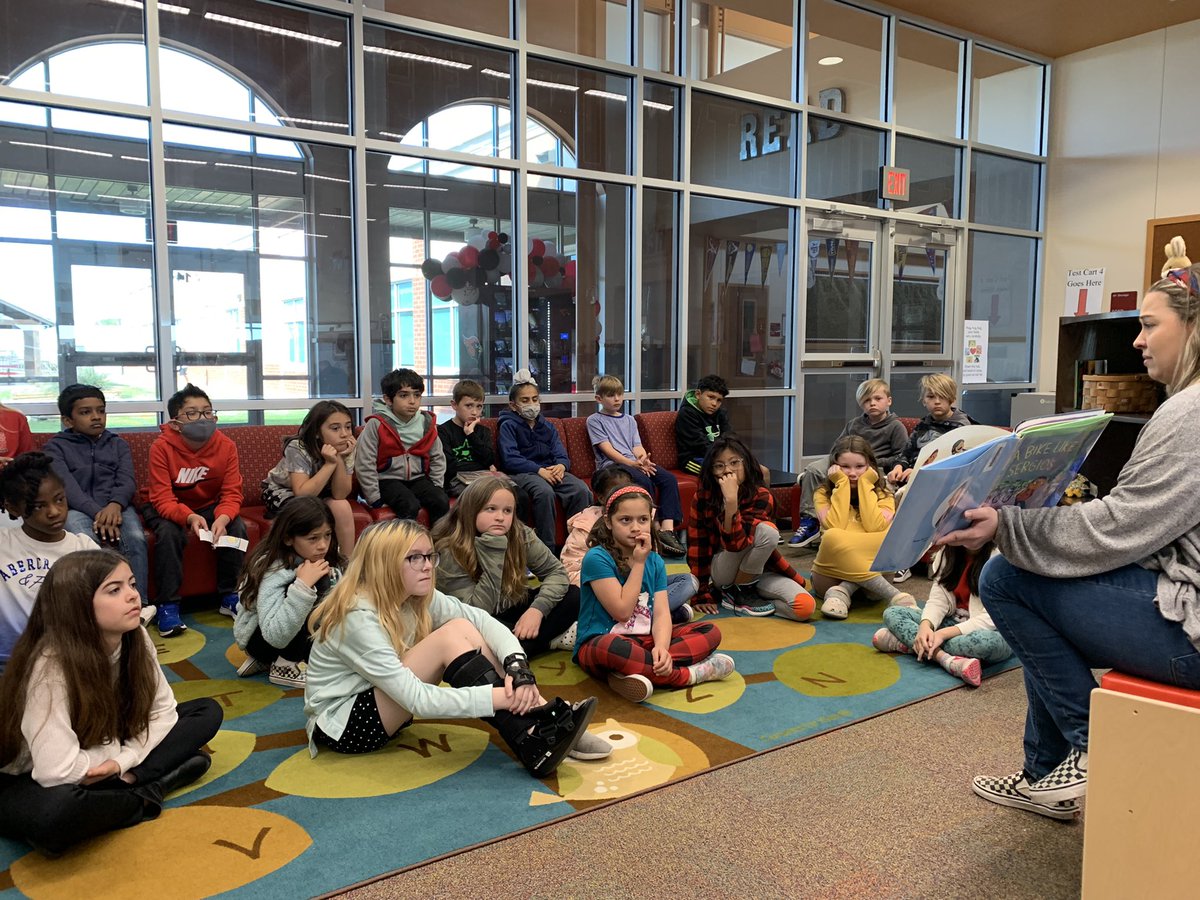 I ♥️ the value my school places on the importance of reading! 📚 Library time read aloud + rewarding amazing growth in reading with our book vending machine = a great Friday! #hmeproud